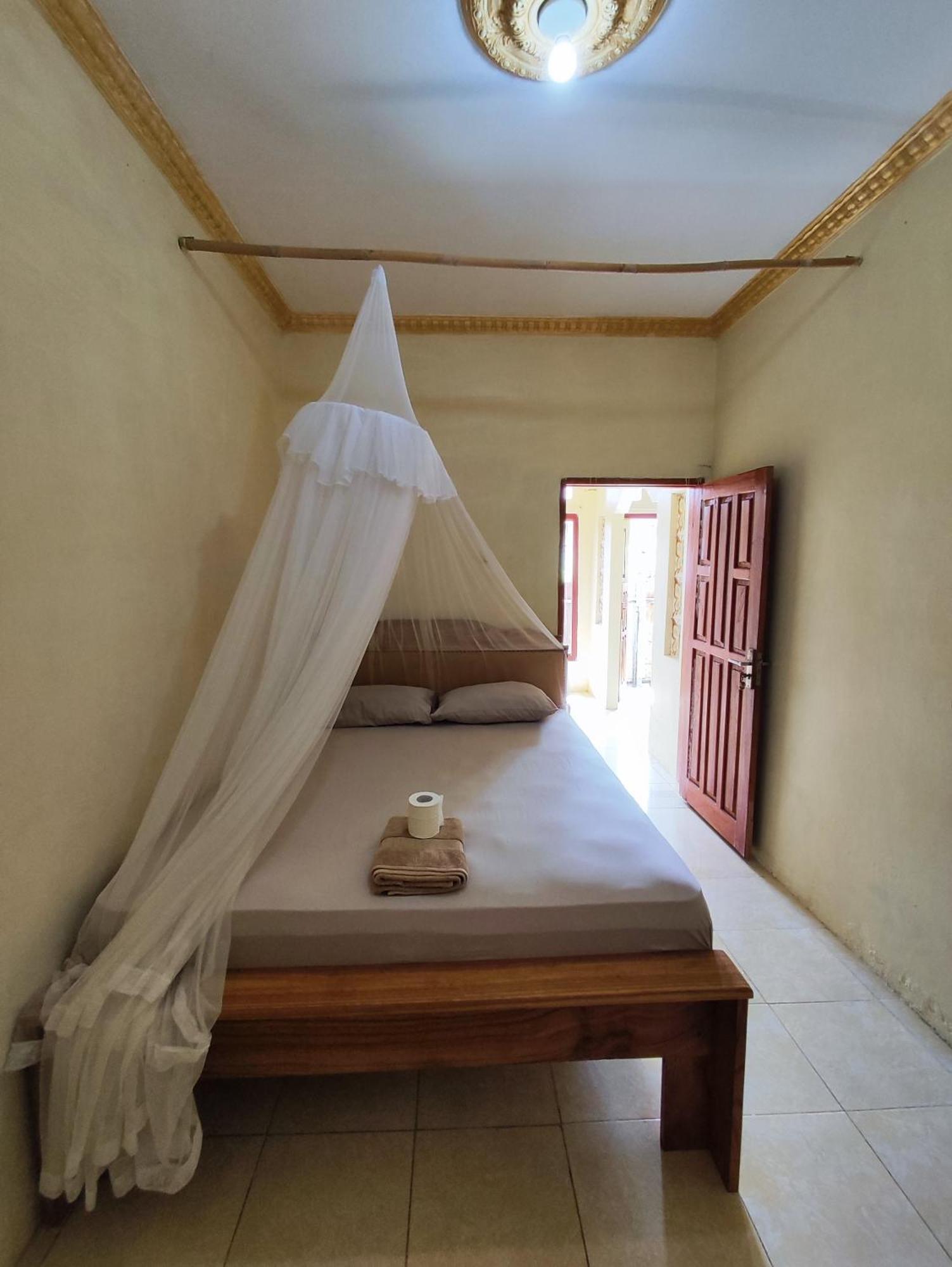 Frangky Homestay Manado Exterior foto