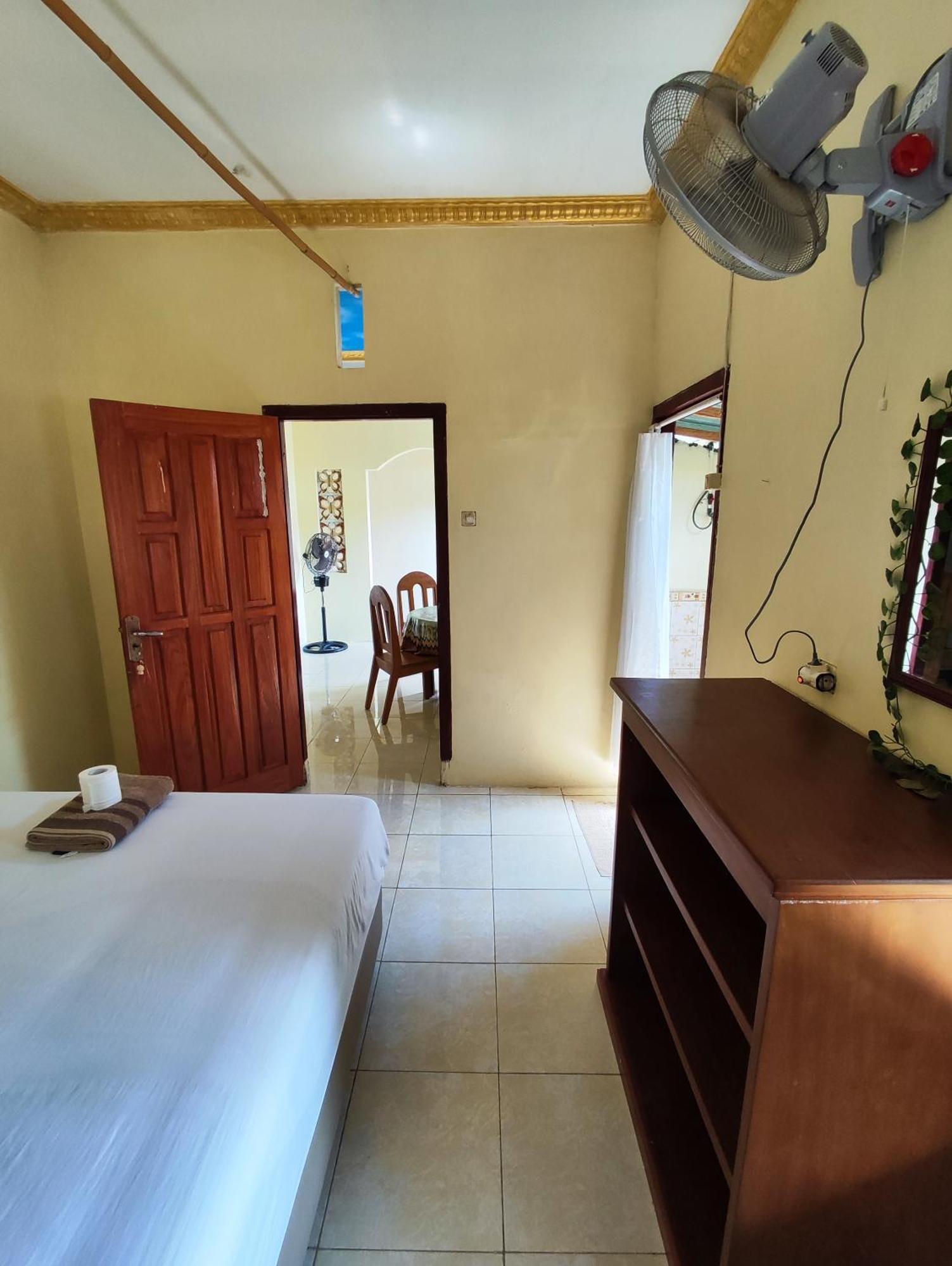 Frangky Homestay Manado Exterior foto