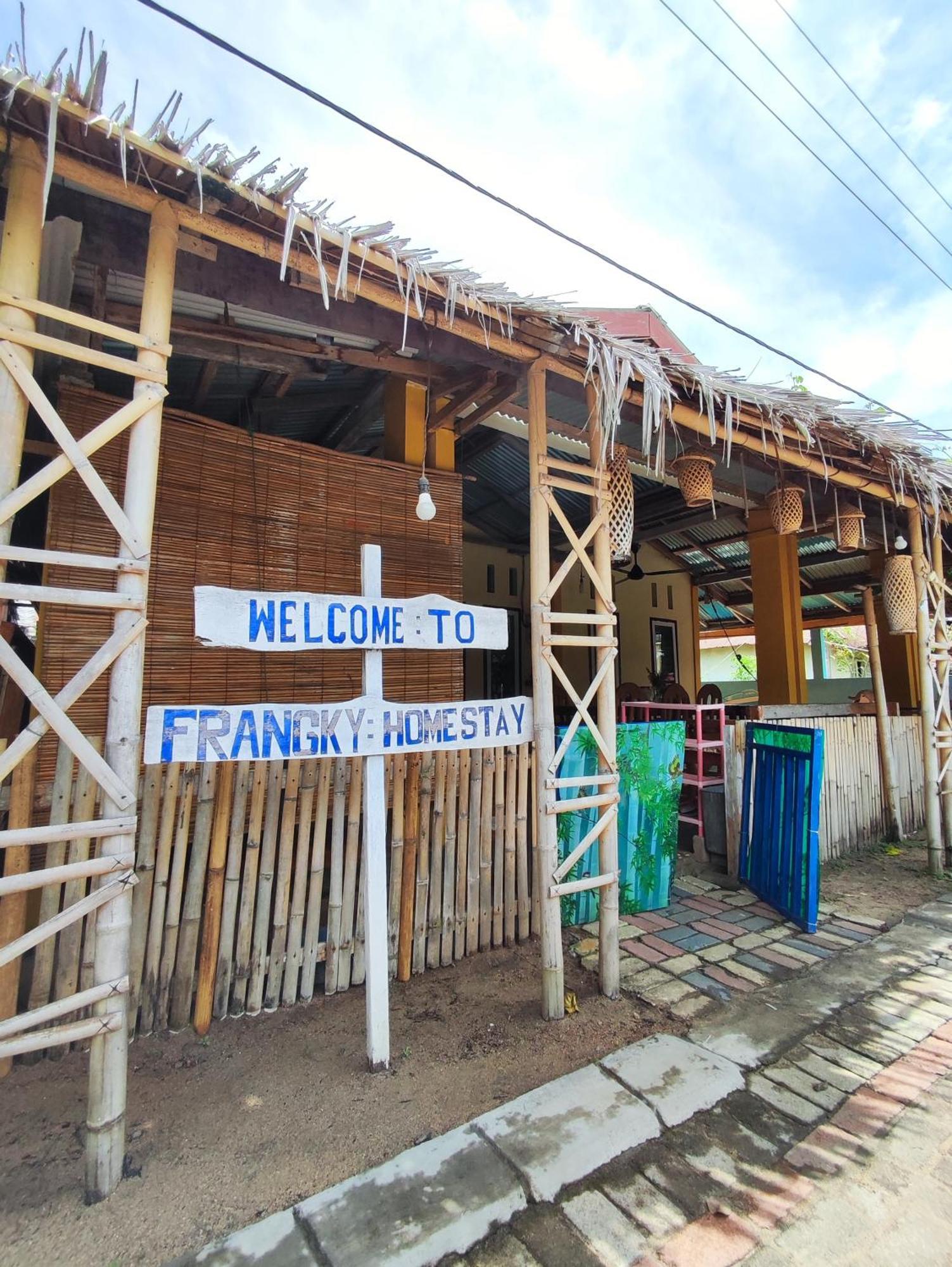 Frangky Homestay Manado Exterior foto